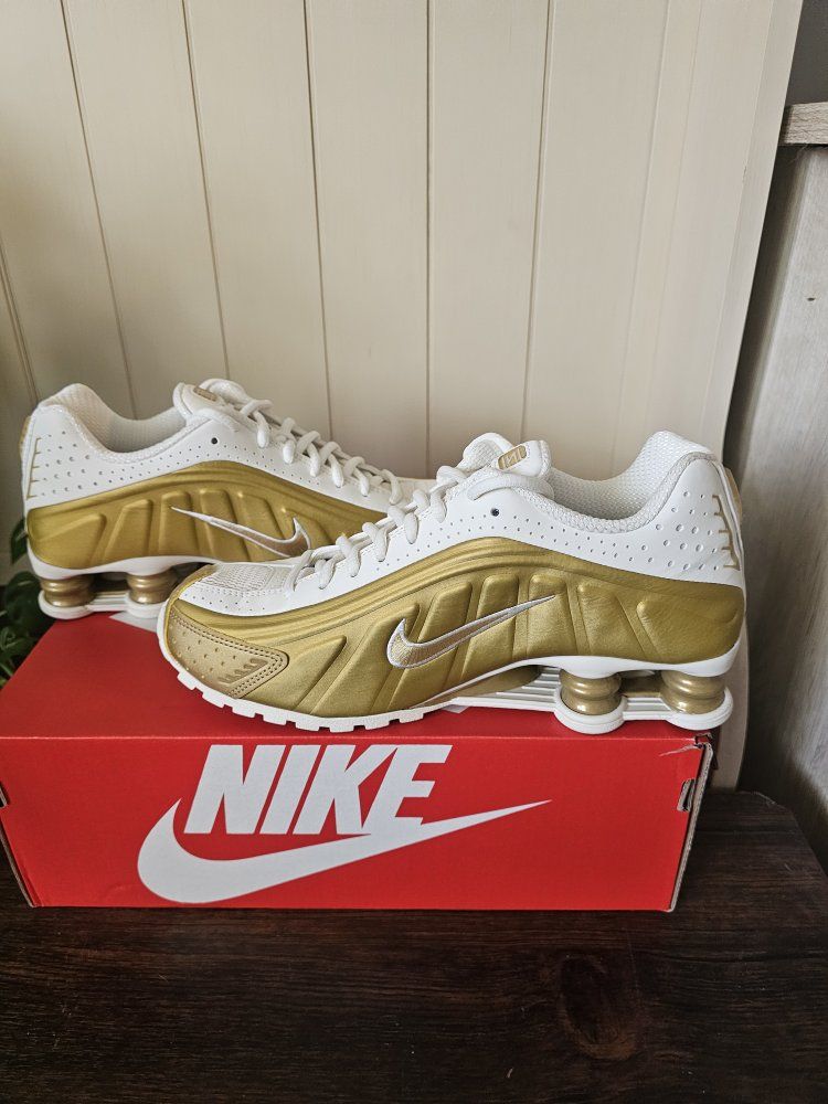NIKE SHOX SHOES