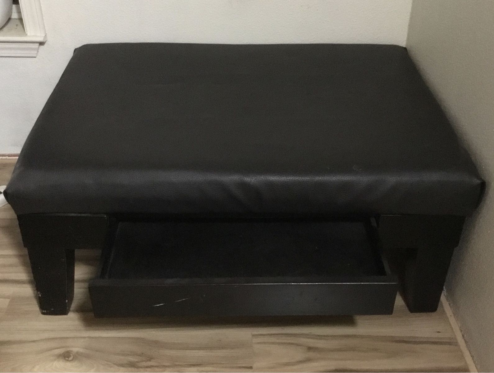 Ottoman with drawers