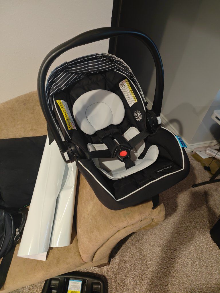 Graco SnugRide 35 Lite LX Infant Car Seat with Base