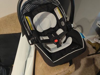 Graco SnugRide 35 Lite LX Infant Car Seat with Base