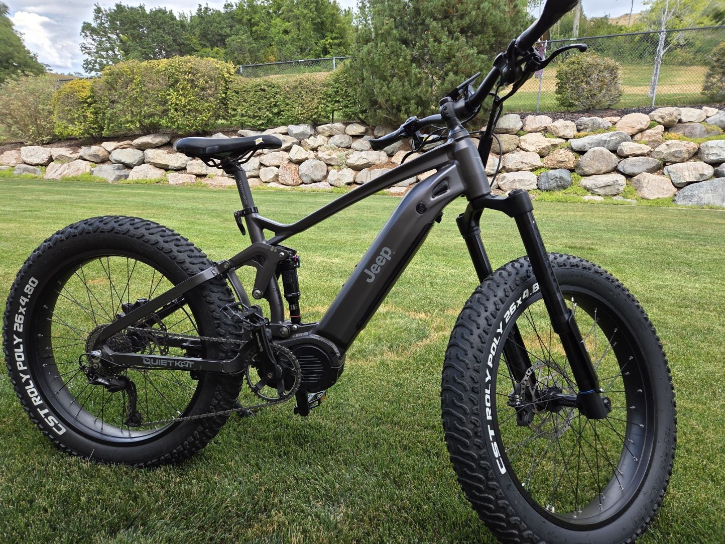 Jeep fat tire mountain E-bike    https://quietkat.com/pages/explore-jeep