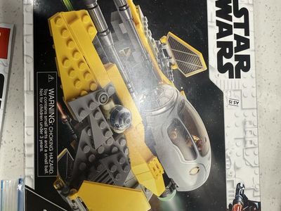 LEGO Star Wars 75281 Anakin's Jedi Interceptor Set - 248 Pieces w/ Anakin Skywalker & R2-D2