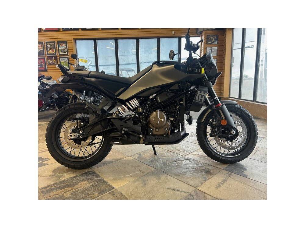 2024 Husqvarna Motorcycles SVARTPILEN 401