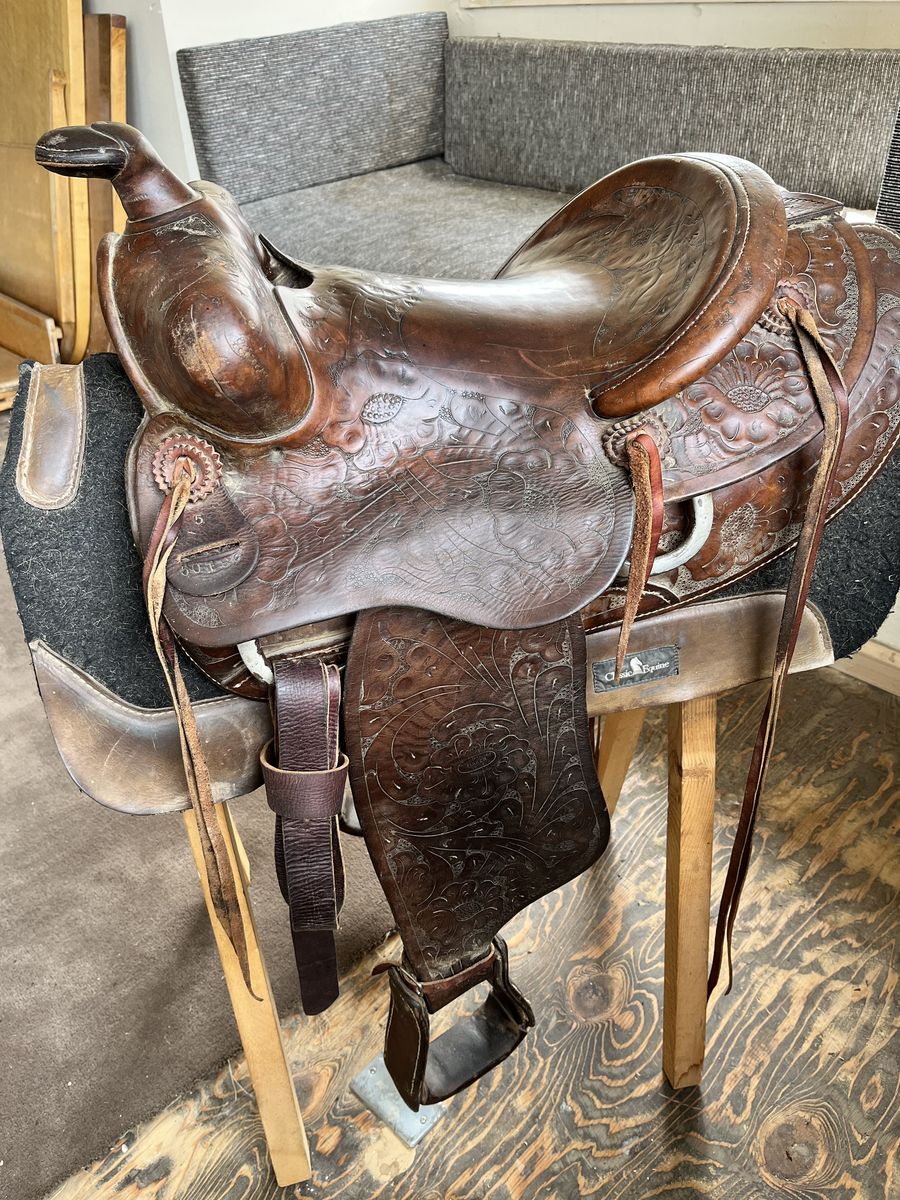 Western Saddle & Pad