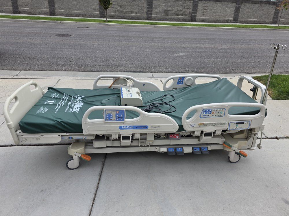 Hill-Rom VersaCare Hospital Bed + AccuMax Quantum Air Mattress & Pump System