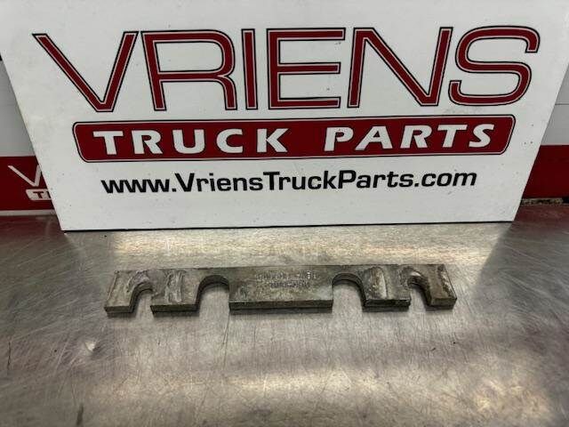 D80-6002 SPACER-BRKT AIR CLEANER