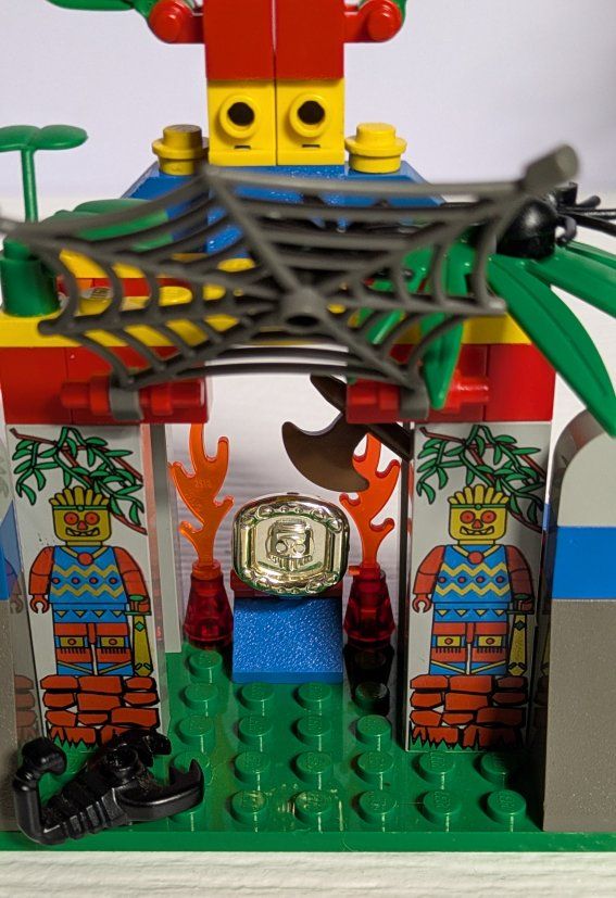 LEGO Adventurers 5936: Spider's Secret