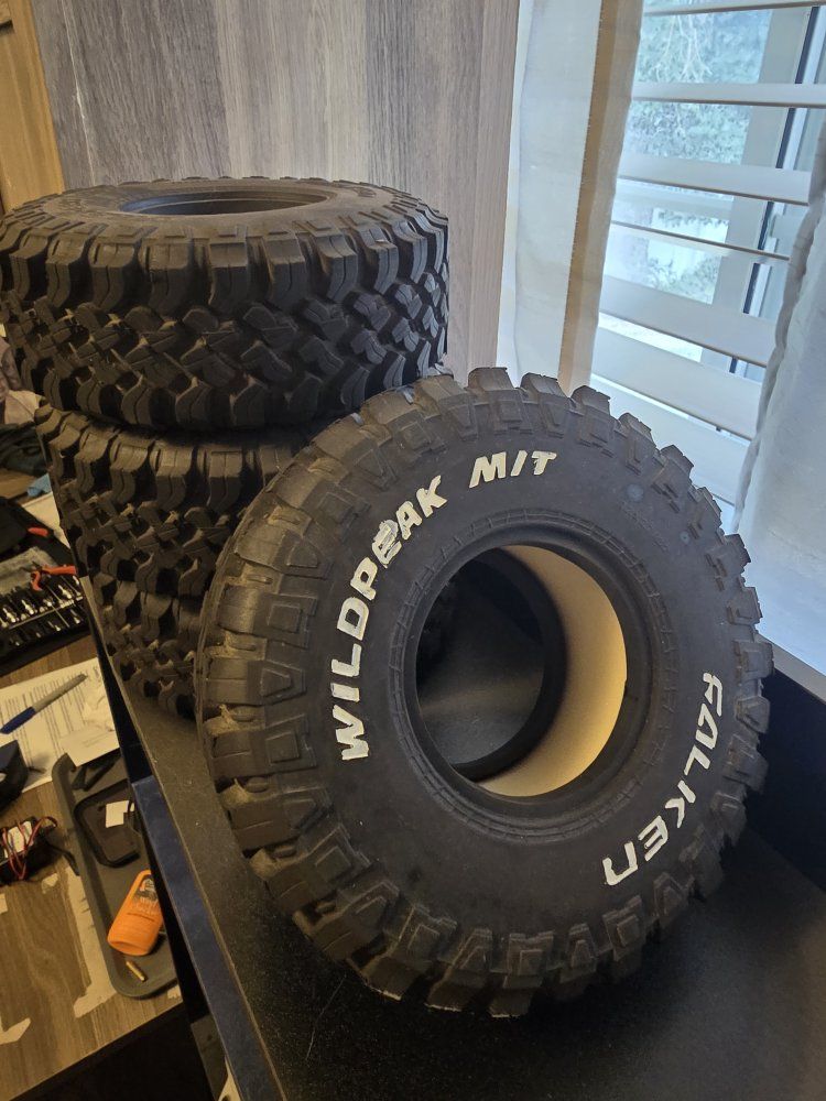 Fallen wildpeak 6th scale SCX6 tires w foam