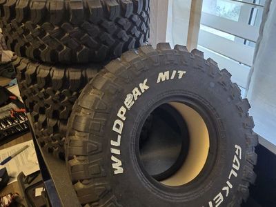 Fallen wildpeak 6th scale SCX6 tires w foam