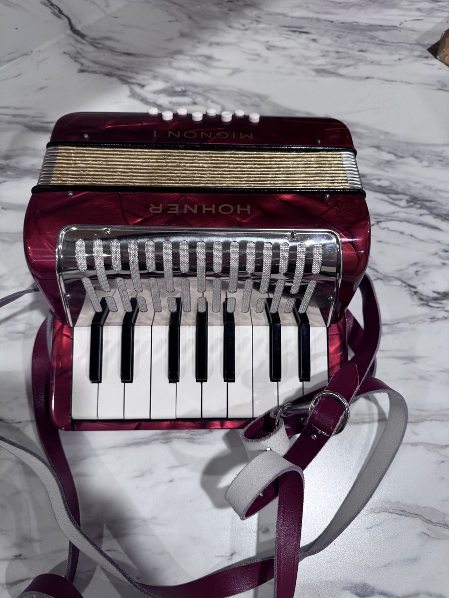 Hohner Mignon I Red Pearloid Mini Piano Accordion with Straps