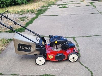 Toro lawn mower self propelled good working conditions.