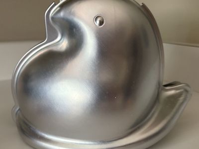 Wilton 3D Easter Chick / Peep Aluminum Cake Pan Mold