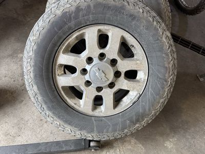 Set of 4 Chevy Silverado Wheels & Hankook Dynapro AT2 275/70R18 Tires