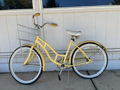 Schwin Legacy Beach Cruiser With Basket