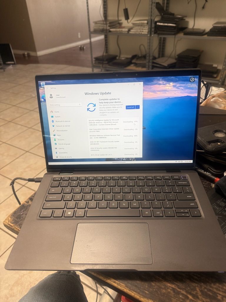 UNBEATABLE DEAL ON SWEET DELL TOUCHSCREEN BUSINESS CLASS LAPTOP WITH WARRANTY