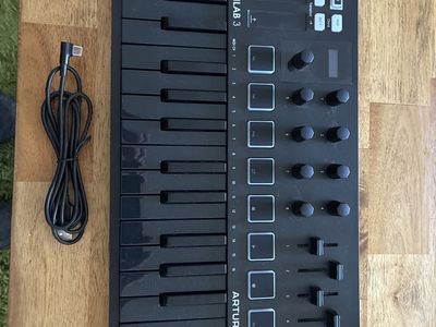 Arturia MiniLab 3 MIDI Controller - 25 Slim Keys, Black