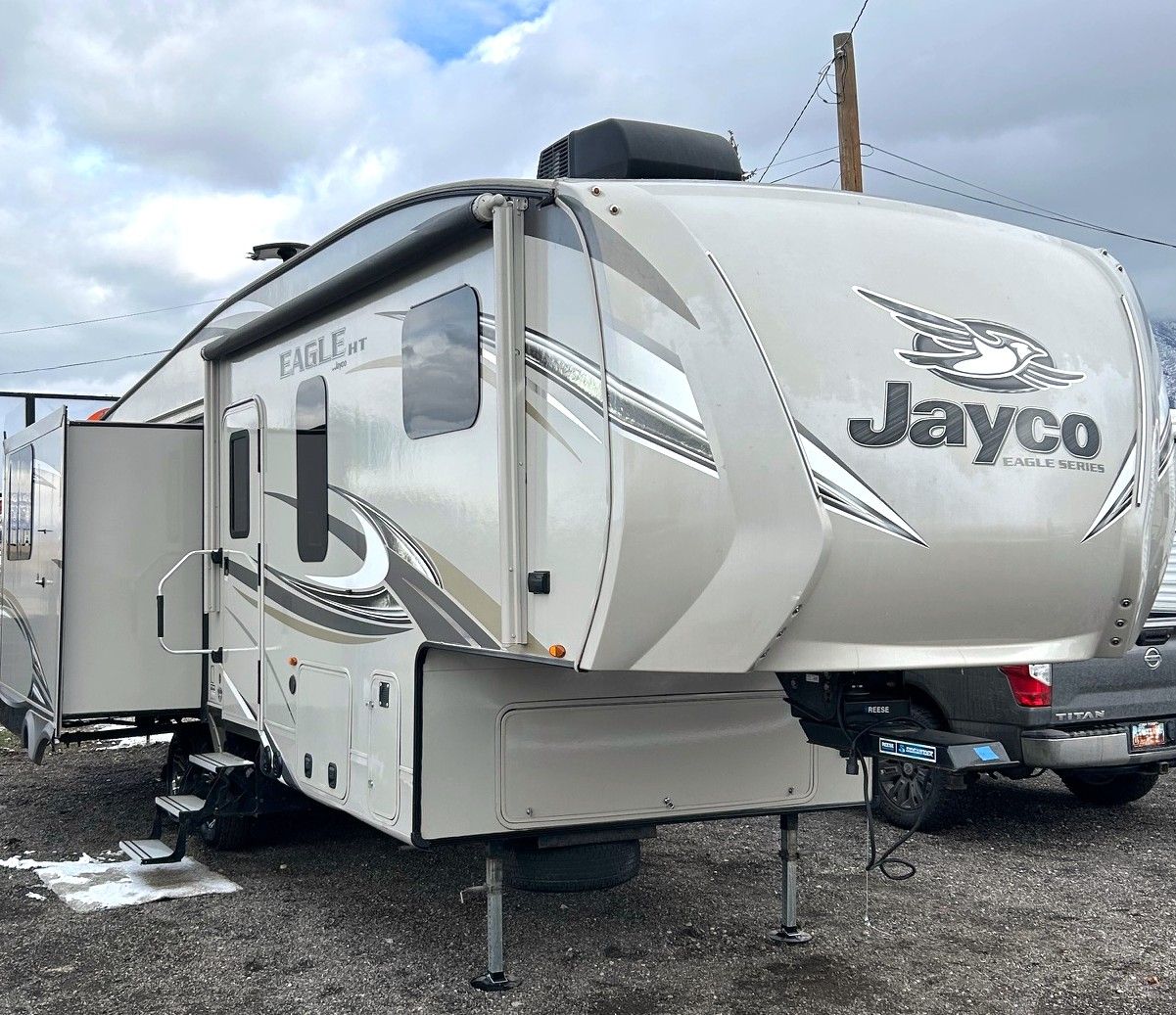 2018 Jayco Eagle 5th Wheel, 31' Sleeps 4, 4 Seasons, 3 Slides, Electric Jacks, 2 A/C's, Flat Screen TVs, Clean Title