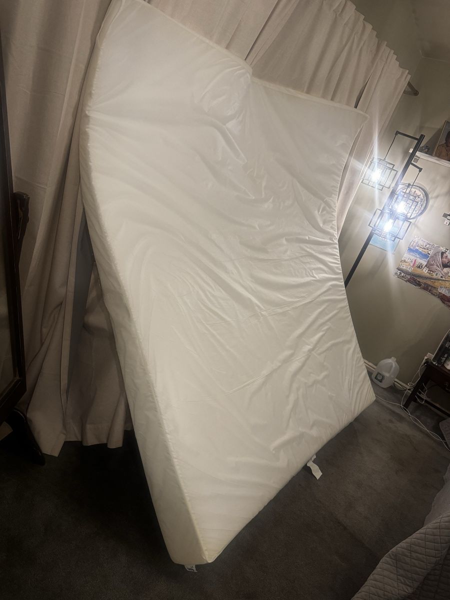 White Mattress wedge topper