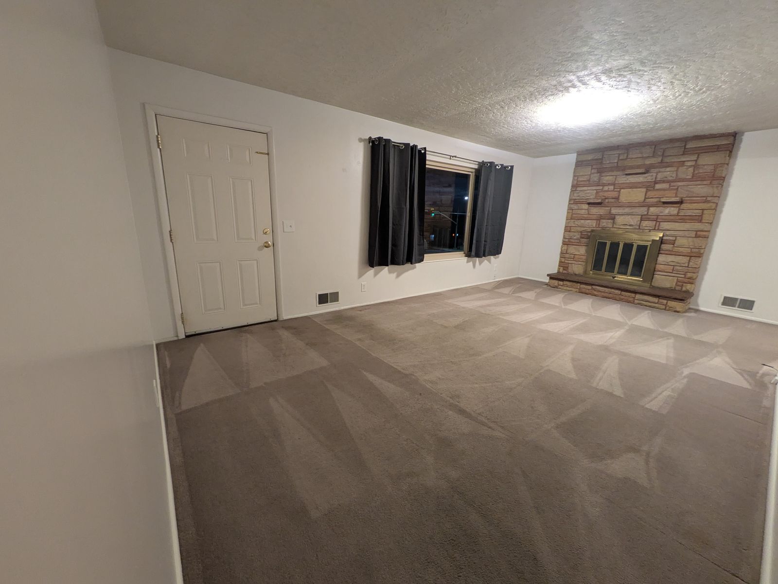 Main image 7