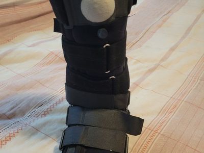 Medical walking boot, size small