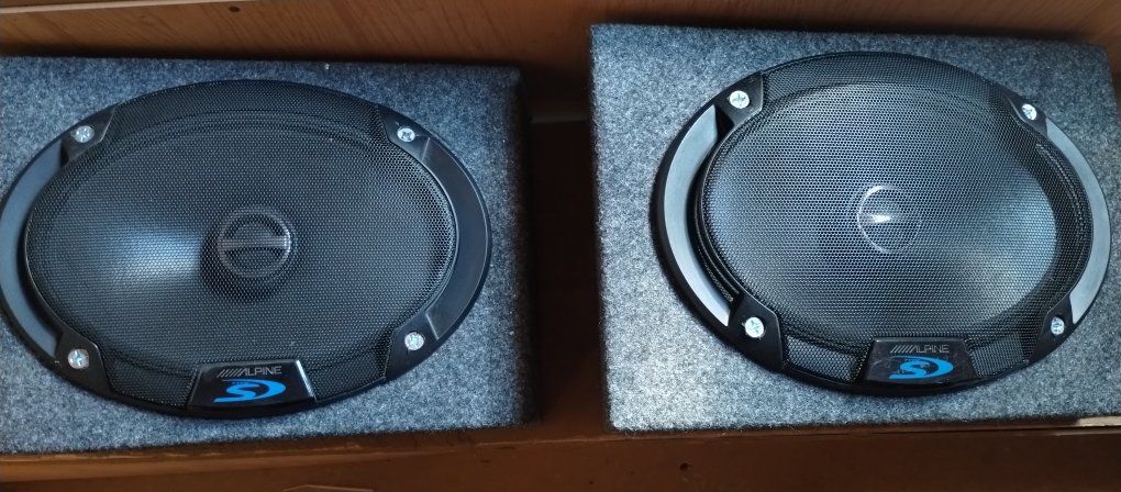 Alpine 6x9 speakers