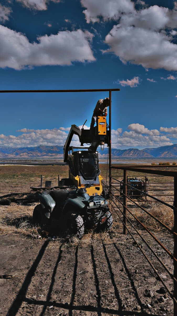 Straightline Fencing LLC