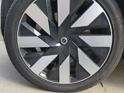 Volvo 2024 black diamond wheels (21x9) and tires