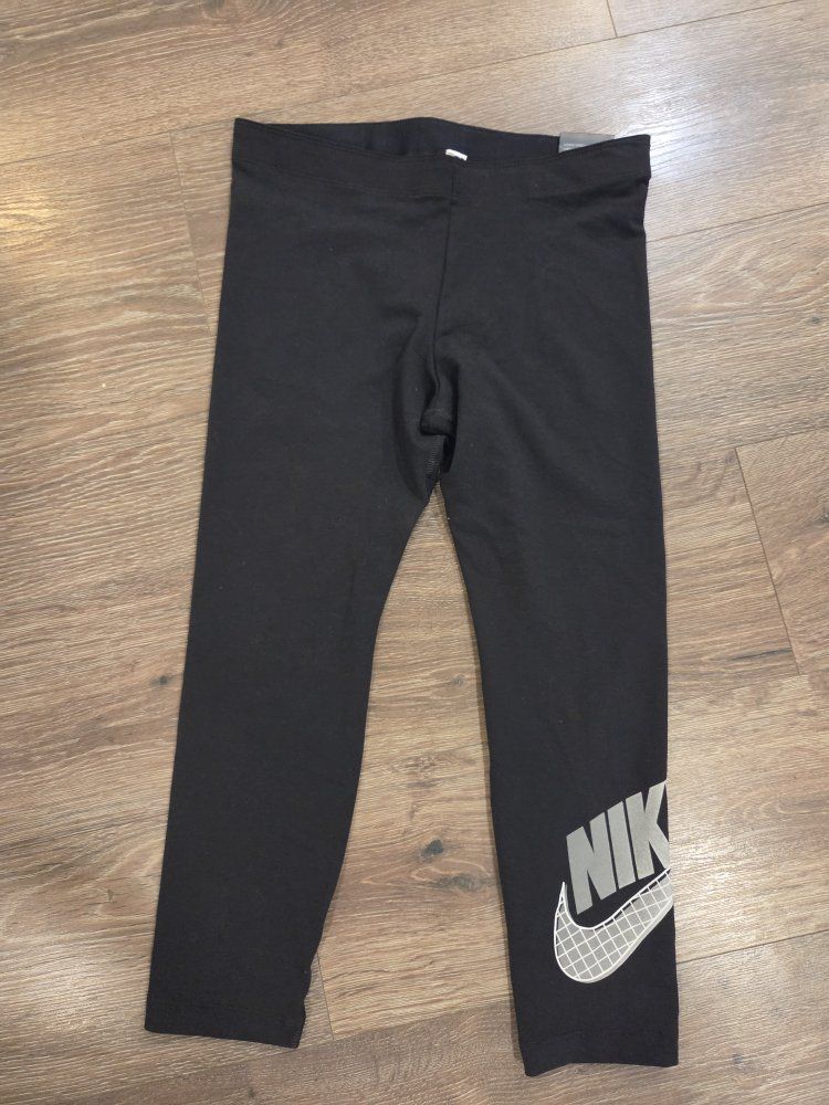 Nike Women's M Black Tight Fit Crop Length Logo Leggings CK3967-010