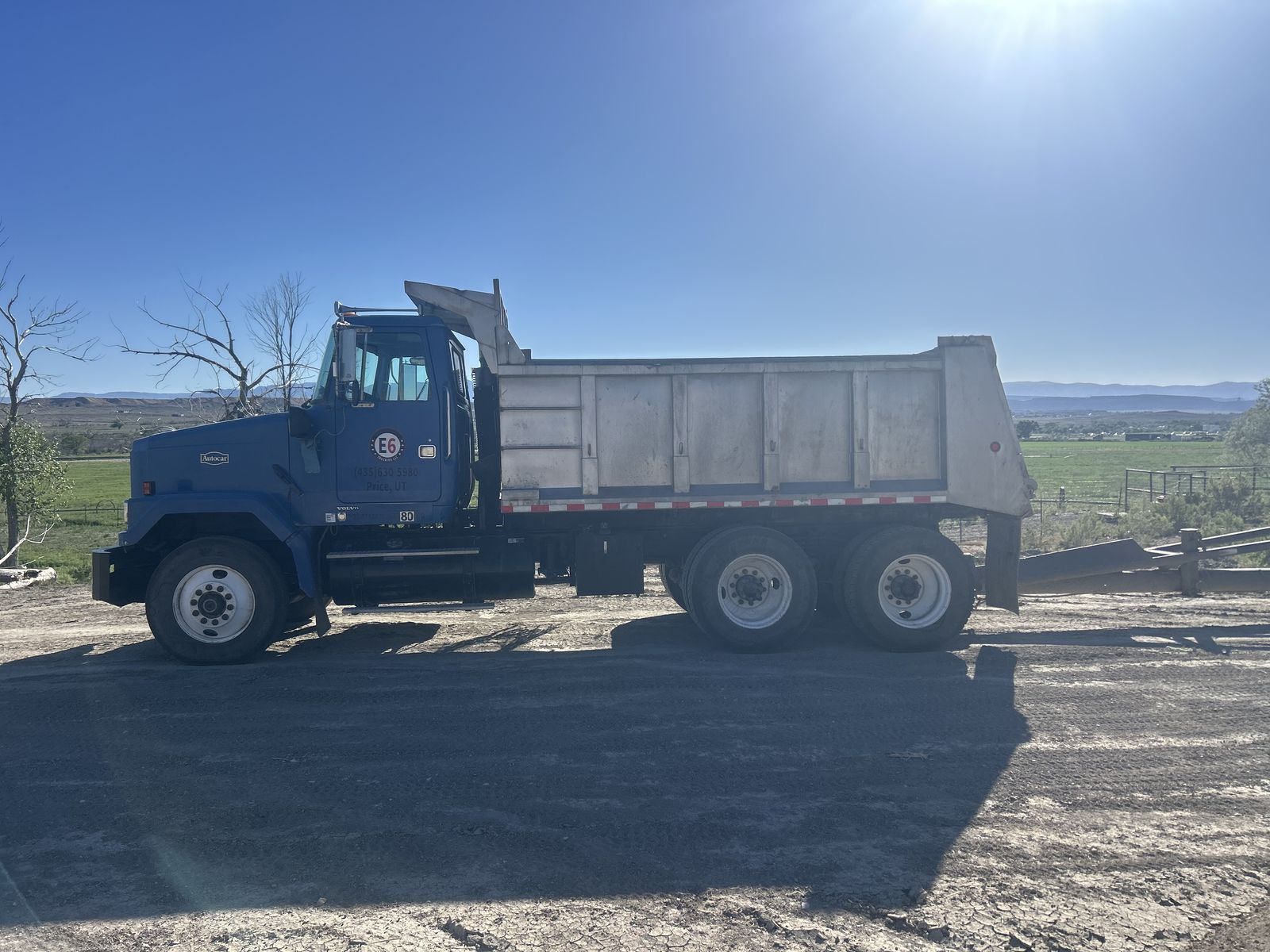 Dump truck 1996 Volvo and 3 axle pup