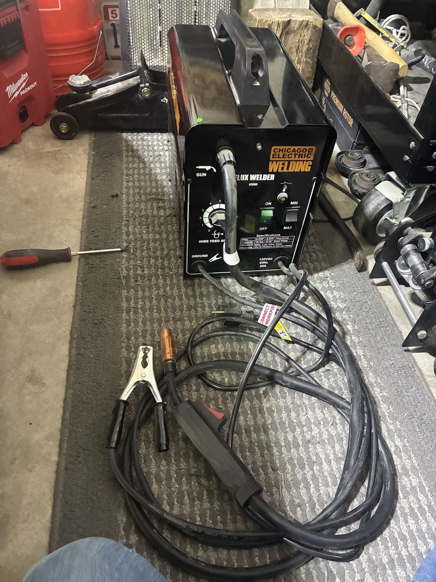 Chicago Electric Welding 63583 125 Amp Flux Core Wire Welder 120V MIG Welder