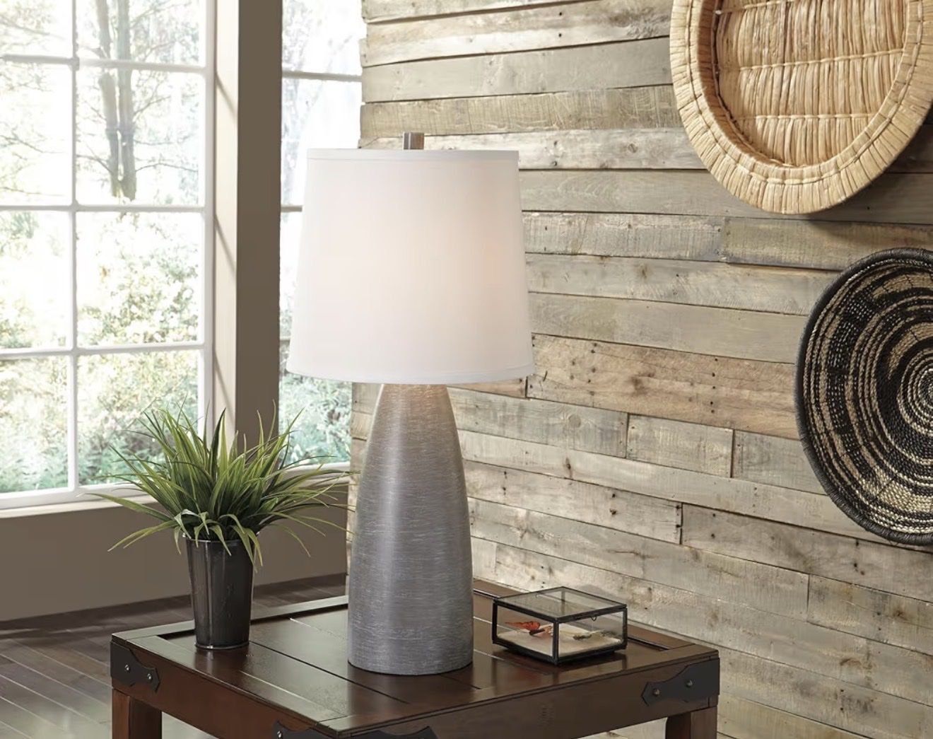 2 lamps