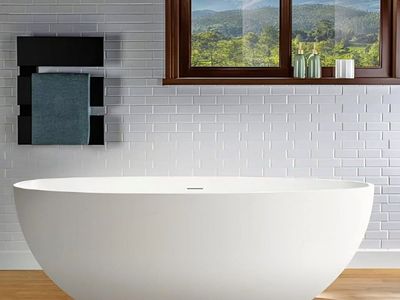 Bathtub in Matte White 67 in. x 30.75 in woodbrid