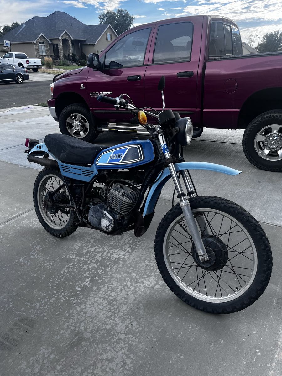 Yamaha DT250 Enduro Motorcycle - Blue, Vintage Off-Road Bike, 2-Stroke Enginei
