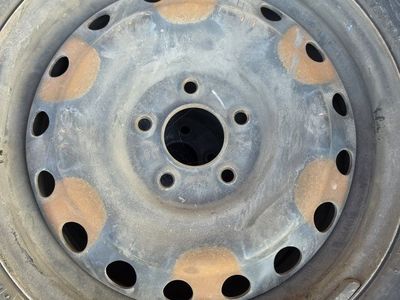 2 2010 Hyundai Sonata Rims for size 215 60 16 comes with TPMS sensors needs new tires