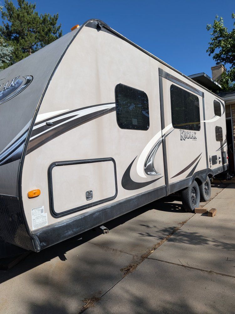Kodiak Ultra-Lite 2014 Travel Trailer - Model 240BHSL - Lightweight RV with Bunk Beds