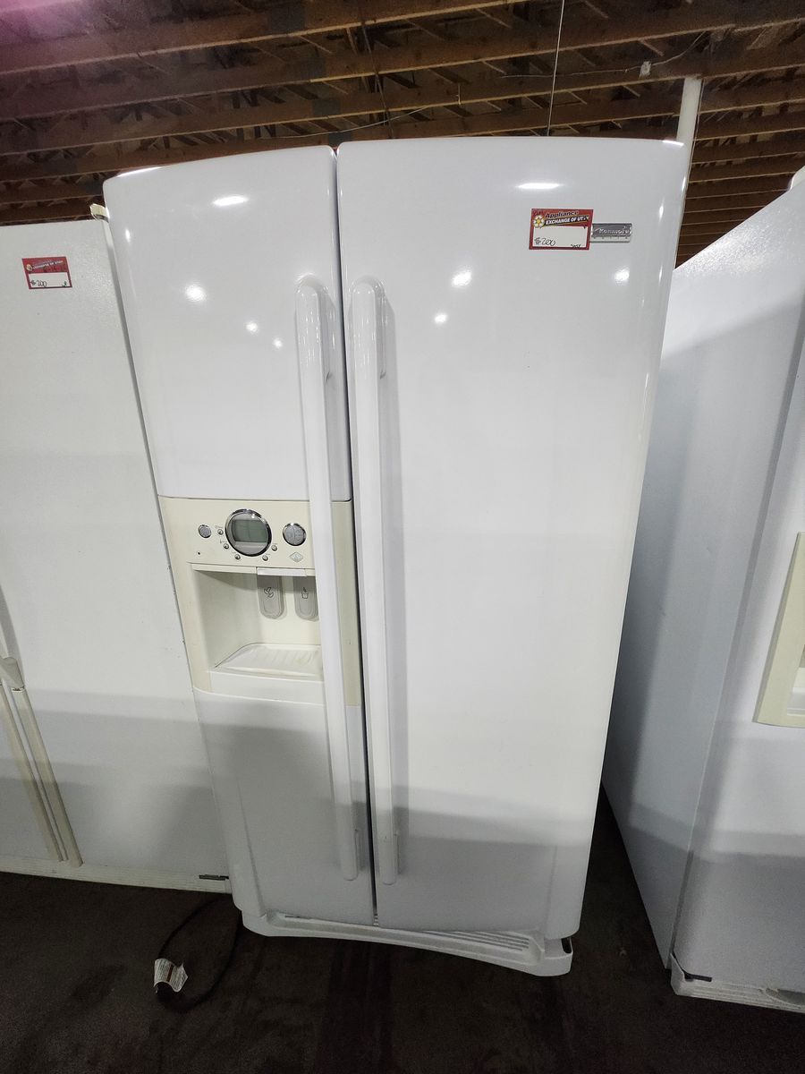 Kenmore Side-by-Side Refrigerator in White 