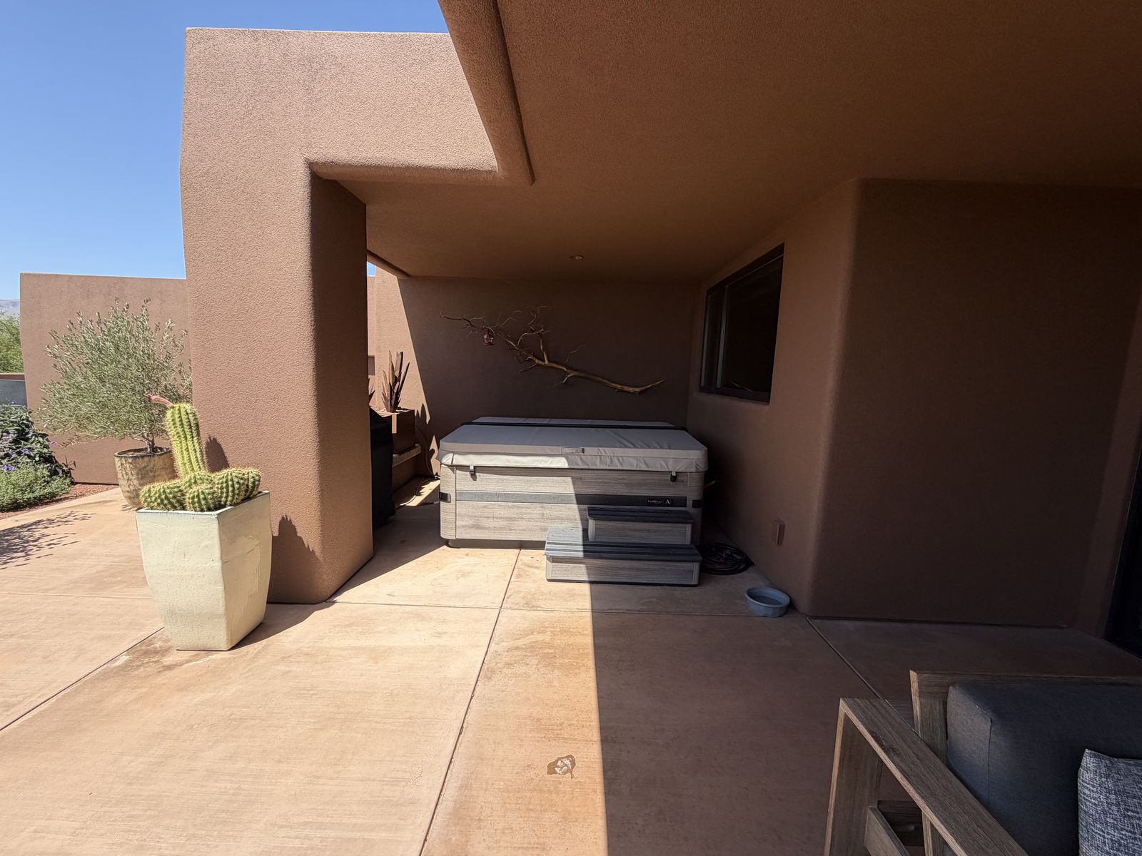 Main image 5