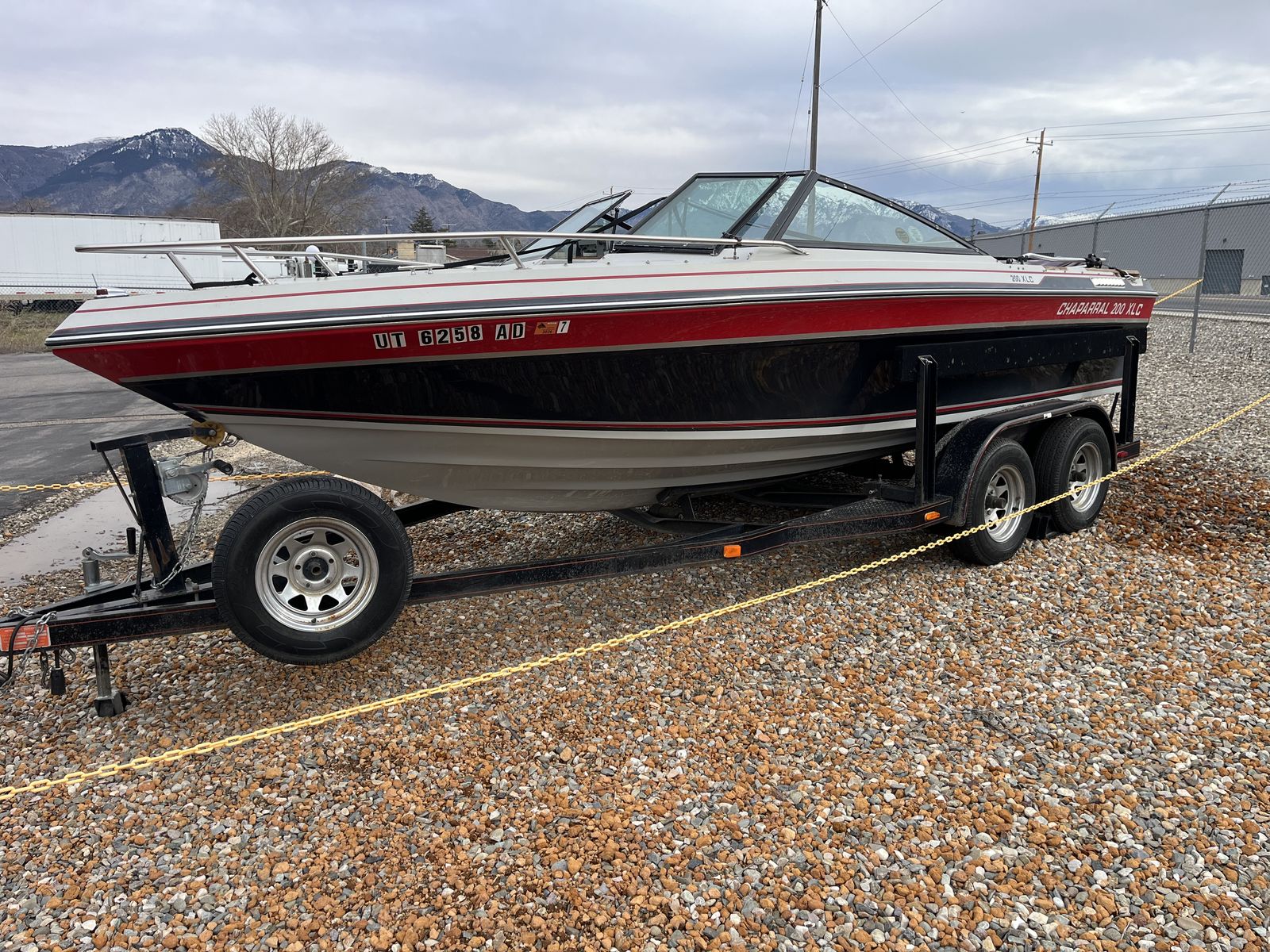 1987 CHAPARRAL BOAT 200 XLC W/ Trailer