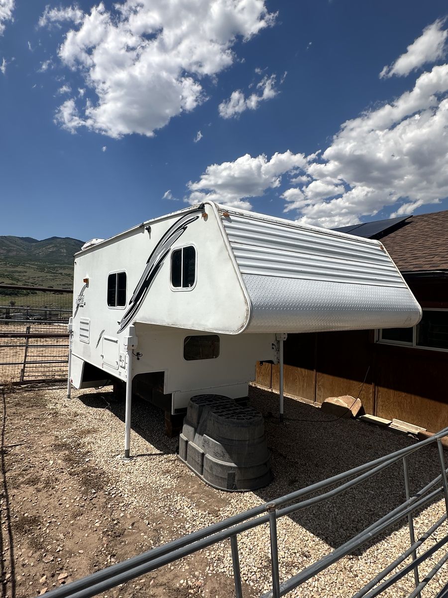 2008 Montana Ponderosa 8.5F SC Truck Camper - Used Good Condition