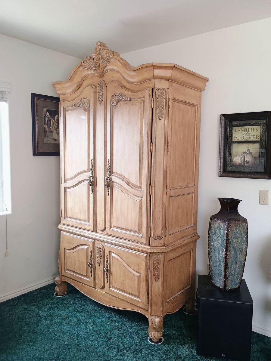 Armoire, Entertainment Center
