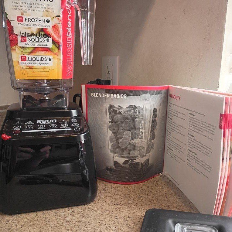 Blendtec Designer Series with WildSide+Jar