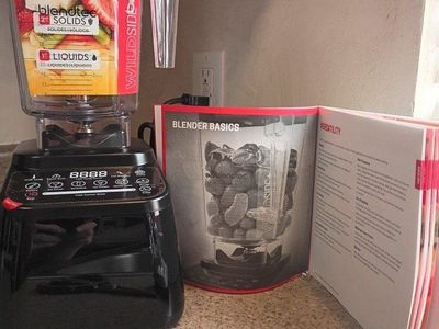 Blendtec Designer Series with WildSide+Jar