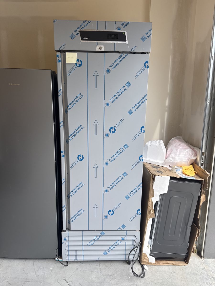 New scratch and dent Kutano 1 door reach in freezer