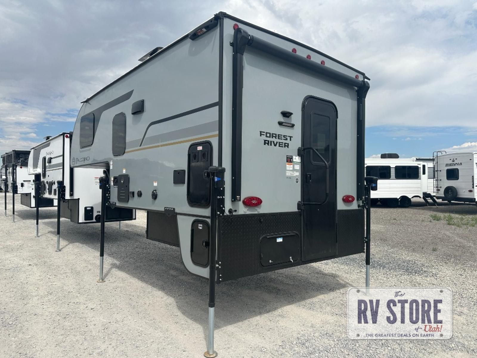2026 Palomino Backpack Edition HS-2901 Truck Camper
