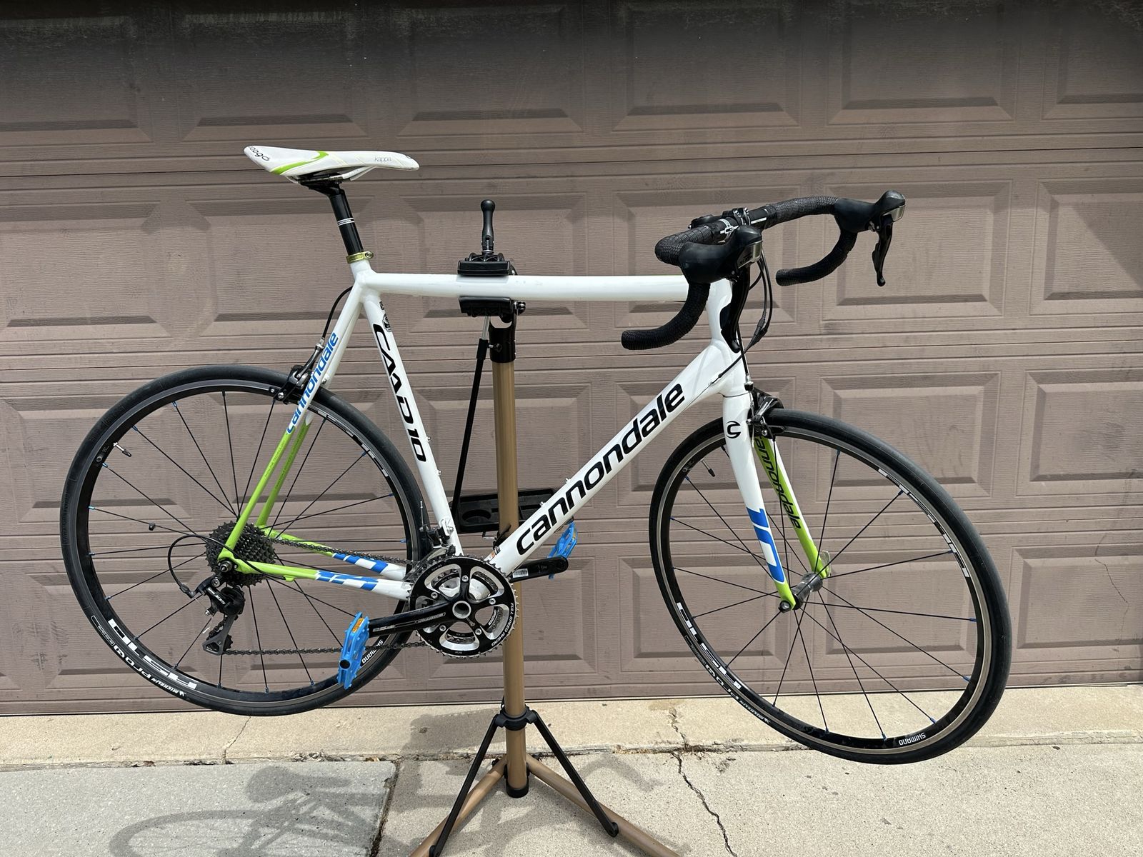 Cannondale CAAD10 63cm Carbon Road Bike - Shimano 105 Components