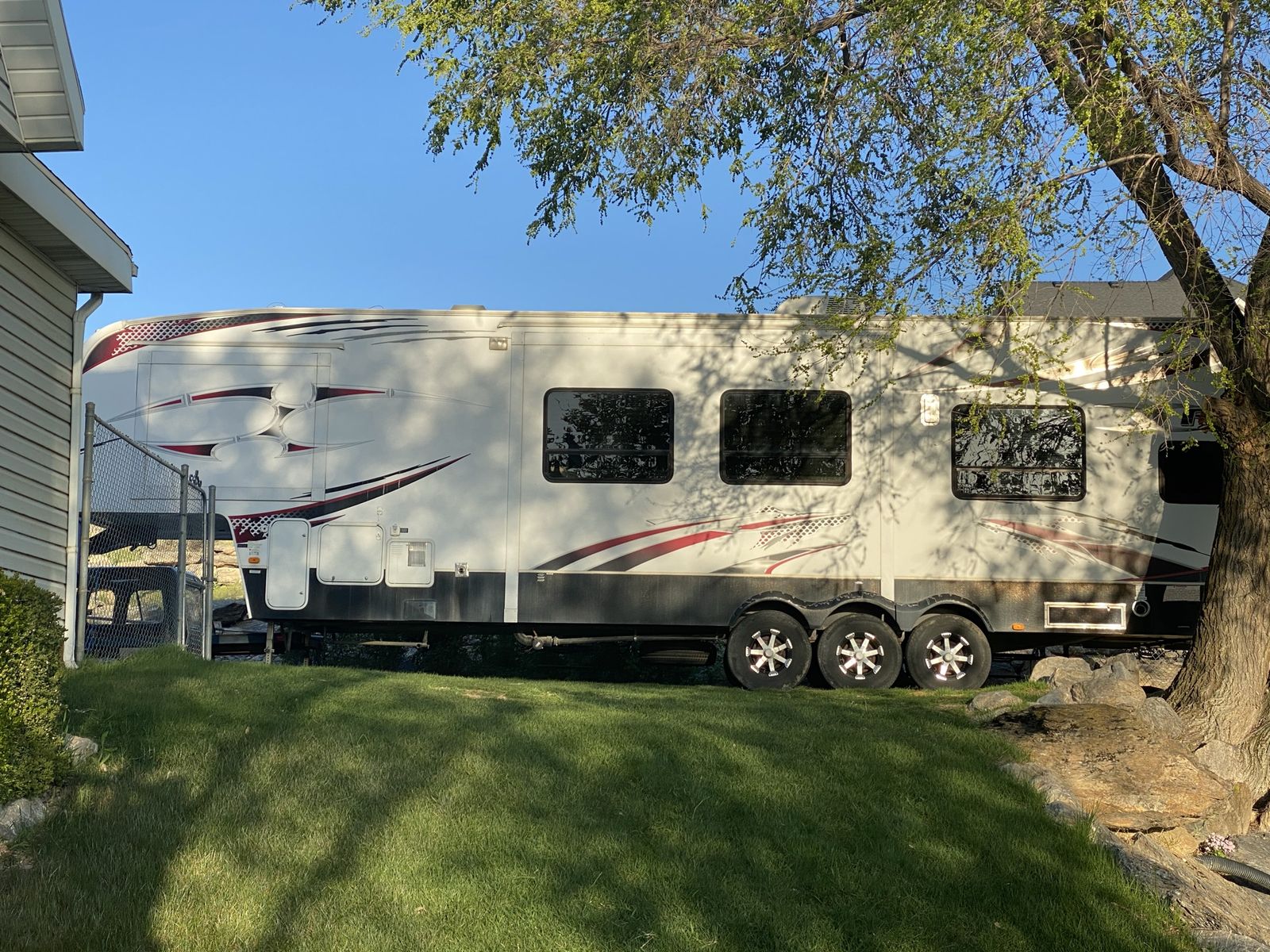 2011 Keystone Fusion 400 Toy Hauler