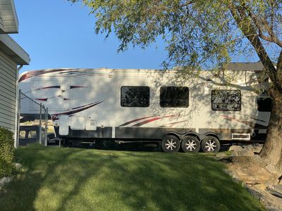 2011 Keystone Fusion 400 Toy Hauler