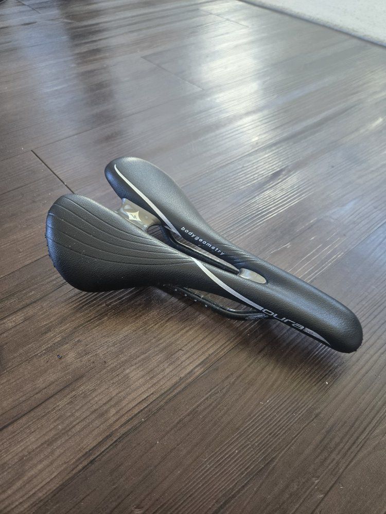 Specialized Oura PRO Carbon saddle