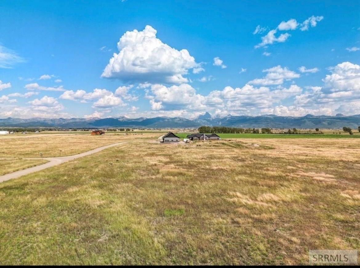 Main image 10