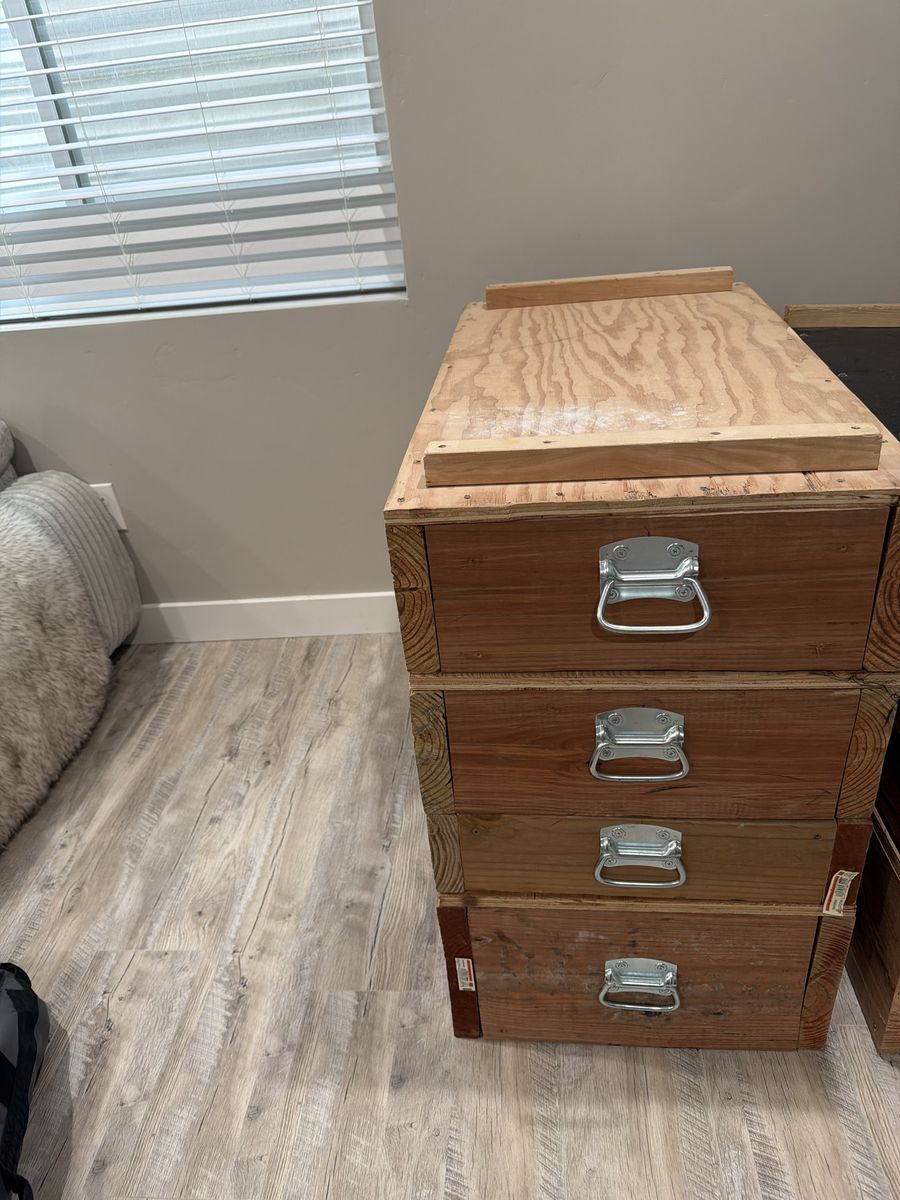 Free weightlifting platform and set of jerk blocks